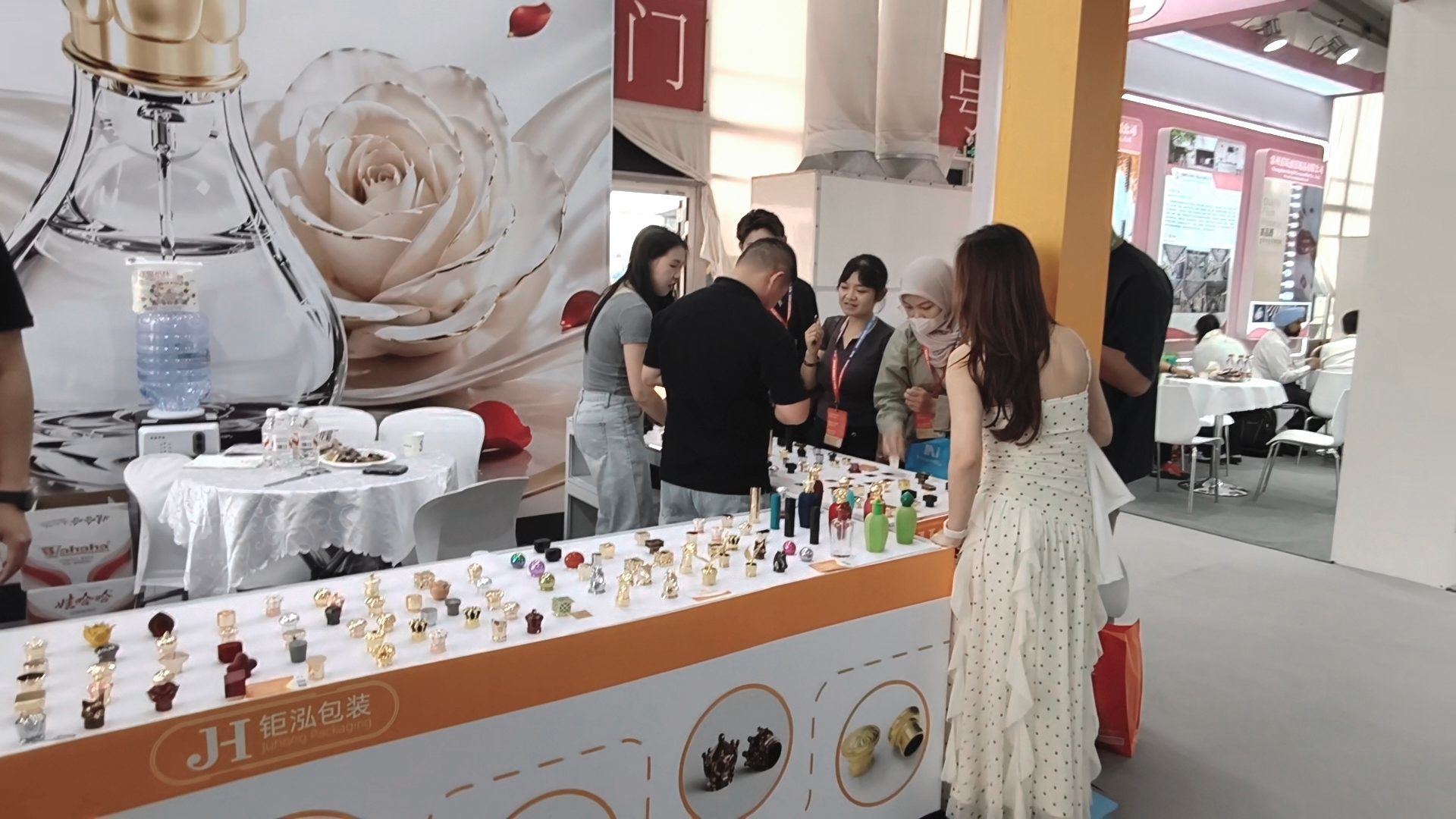 Son şirket blogları hakkında Juhong Packaging Achieves Great Success at CBE Shanghai 2026, Presenting Next-Generation Luxury Zamak Perfume Caps