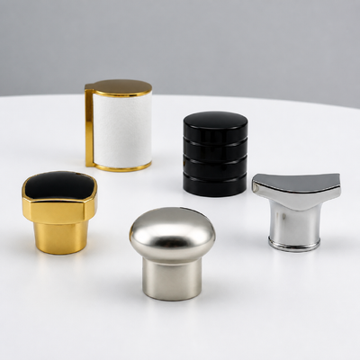 satın almak Modern Çoklu Şekil Zamak Parfüm Şişesi Kapağı Deri Kaplı Kare Yuvarlak Saplı Metal Kapak Kokulu Cam Şişe İçin Özel Logo Çevrimiçi üretim