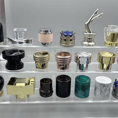Karakteristik 5 FEA 15 Boyut Plastik Parfüm Kapağı Şişe Görünümünü Geliştirmek İçin