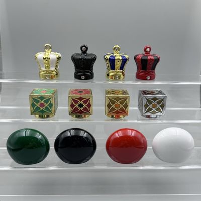 Standart şişe boyunları için zarif siyah / altın elmas Zamak parfüm kapağı