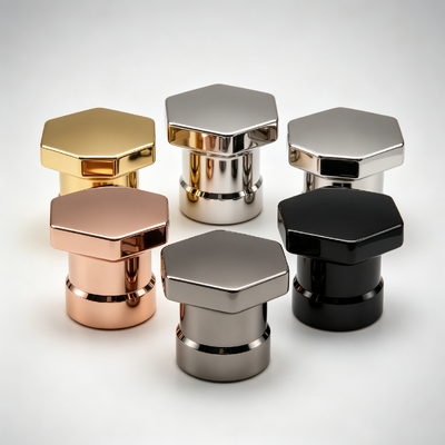 Lüks Altıgen Düz Üst Zenk Alaşımı Parfüm Kapak Geometrik Şekil Aksan Halka Temel Zamac Parfüm Şişe Kapağı Çok Renkli Elektroplating Özel Logo OEM ODM